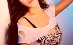 出国娇妻被4个老外玩惨了